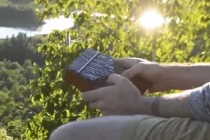[Udemy]如何演奏拇指竖琴（卡林巴）| How to Play the Thumb Harp Kalimba